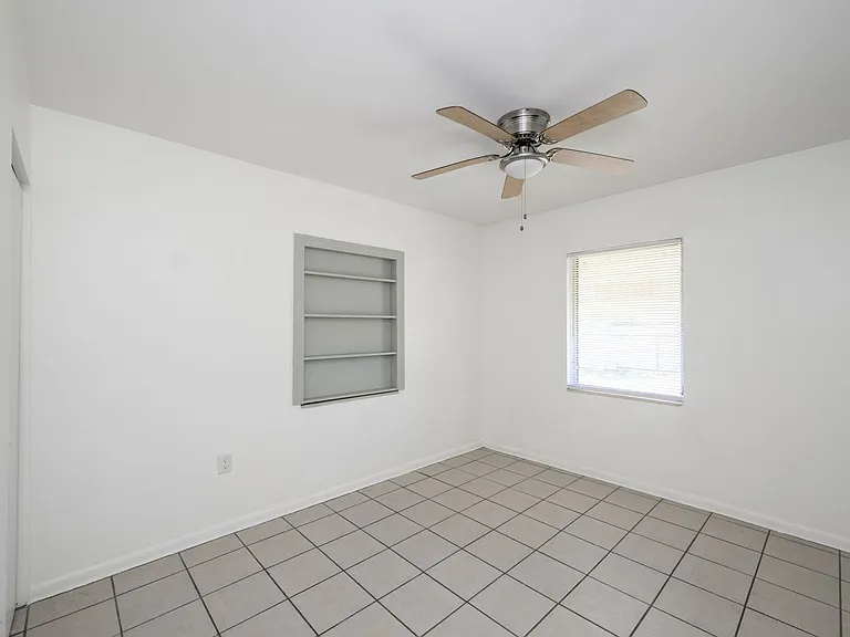 510 Sharon Cir — Photo 23