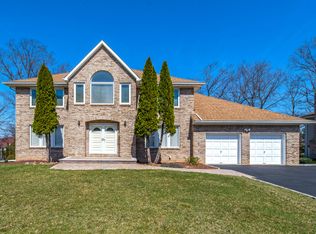 35 Continental Rd, Morris Plains, NJ 07950