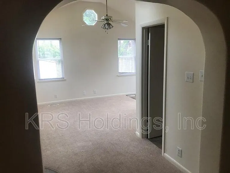 211 Maycox Ave #B — Photo 6