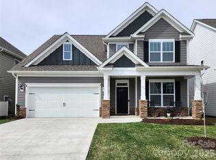 574 Fox Cove Rd, Hendersonville, NC 28792