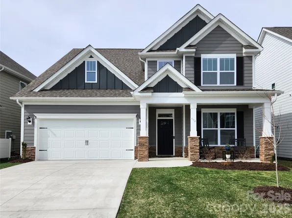 574 Fox Cove Rd, Hendersonville, NC 28792