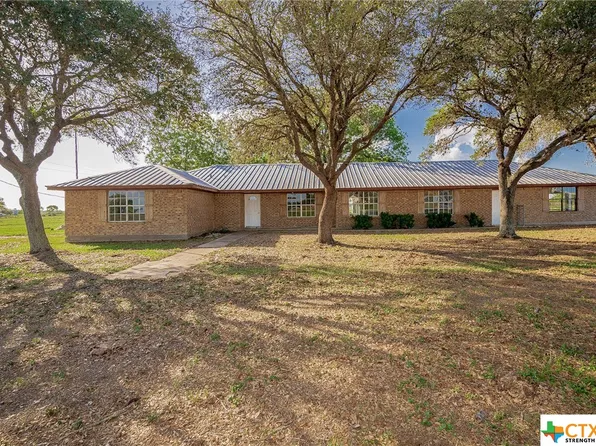 369 Bruce Ln, Yoakum, TX 77995