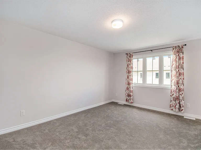 53 Mudminnow Cres — Photo 9