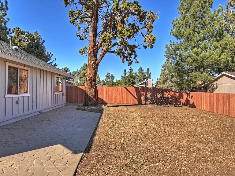 344 Montclair Dr — Photo 15