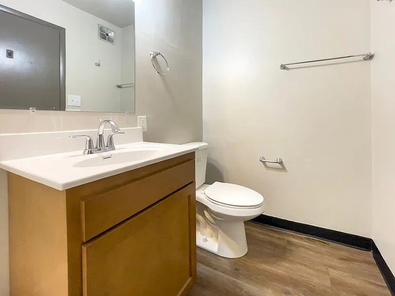 District on Oakwood - Northside Apartments — Photo 38