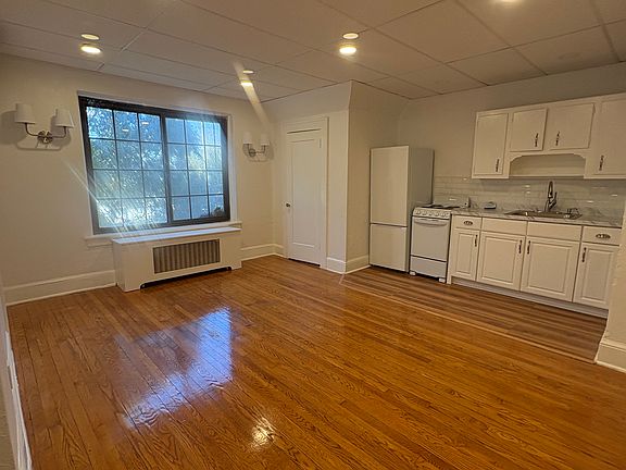 3rd image of 94 Martha Ct APT 4