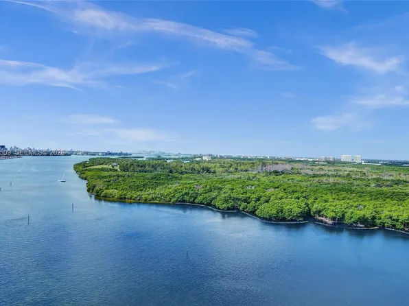 500 Bayview Dr, Sunny Isles Beach, FL
