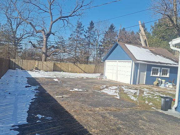 3rd image of 2905 Gaylord Ave