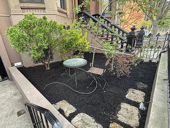 2nd image of 150 6th Ave