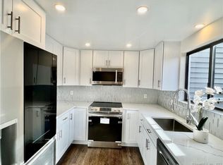 421 Glenbrook Rd APT 5, Stamford, CT 06906