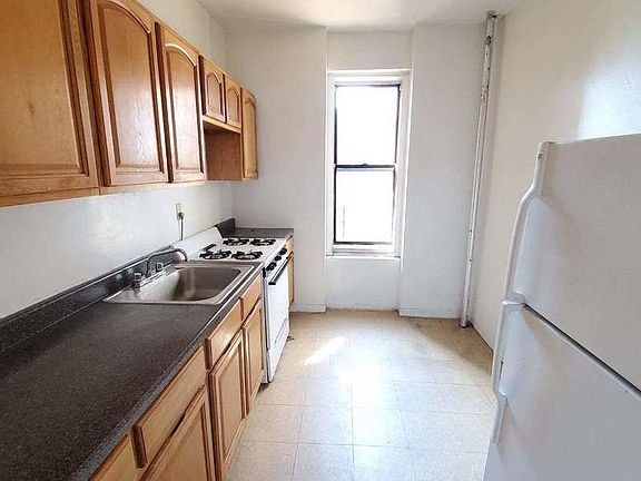 4th image of 225 Parkside Ave #66