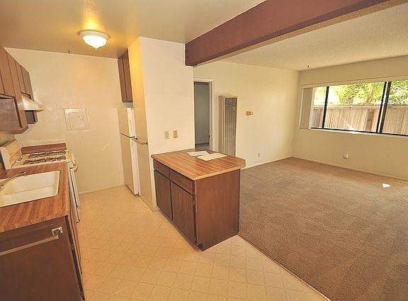 5th image of 326 Hollipat Center Dr APT 9