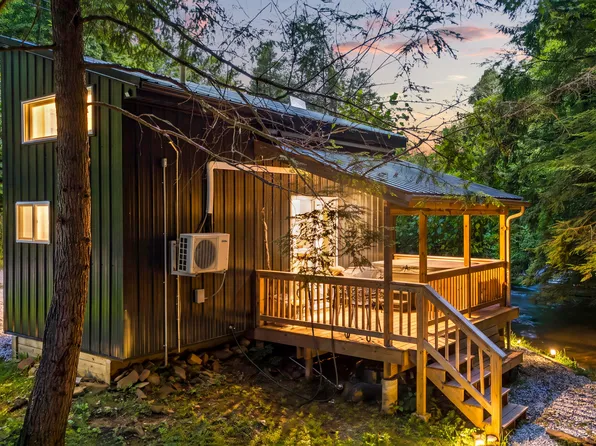 76 High Falls Creek Dr, Campton, KY 41301