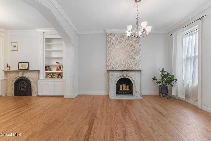 4th image of 225 Jay Street