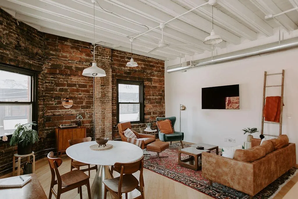 2 bed, 975 sqft, $2,200 — Photo 2