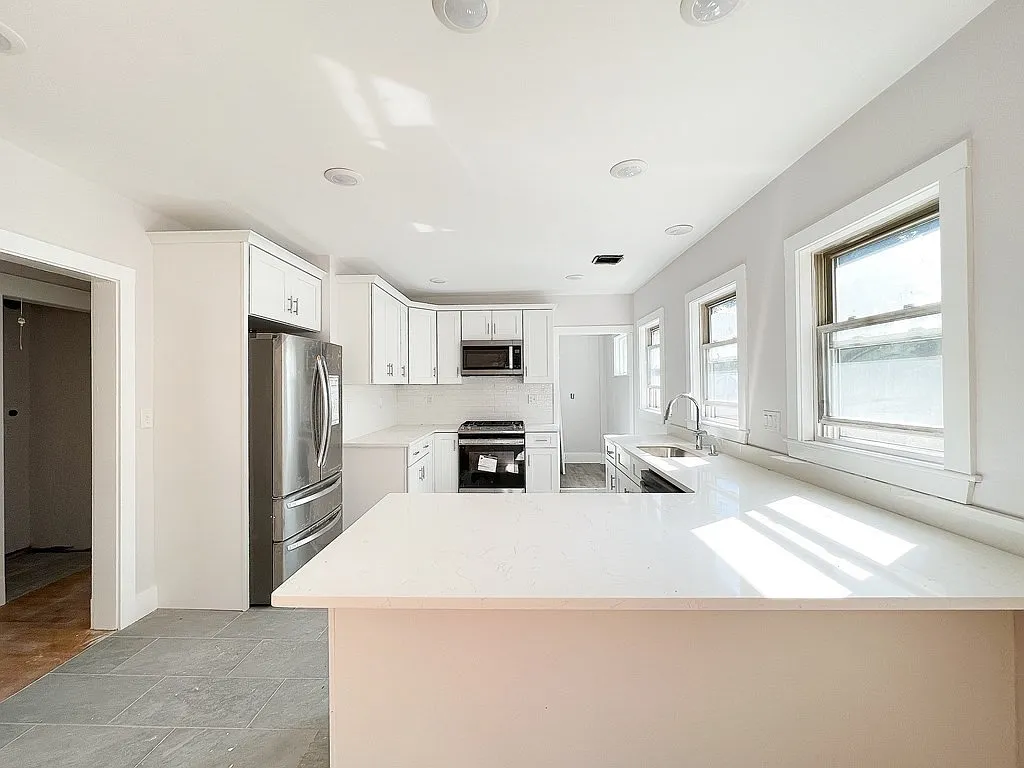 214 Derby St — Photo 1
