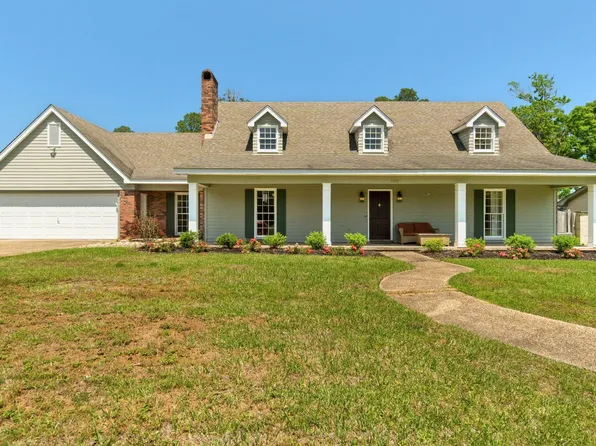 207 Comanche Dr, Hattiesburg, MS 39402