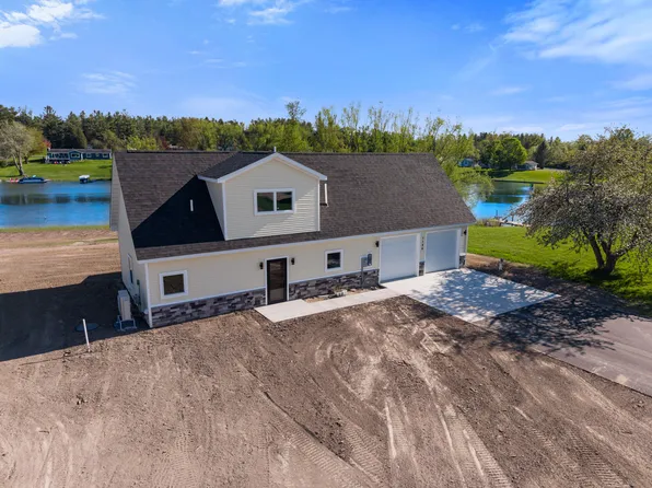 1126 Waters Edge Dr, Cheboygan, MI 49721