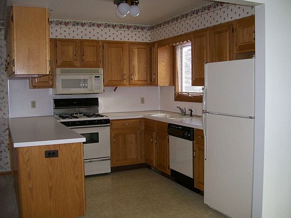 Large kitchen with all appliances