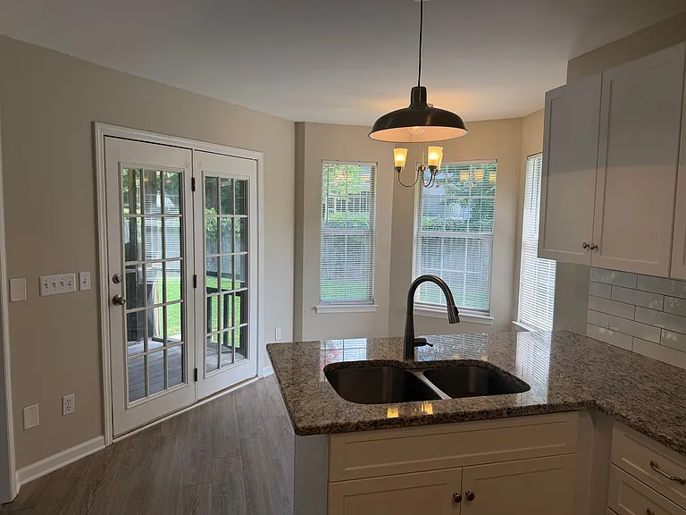 8900 Fox Glen Dr — Photo 17