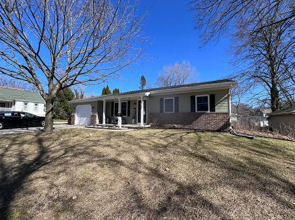 212 Ingersoll St, Grand Ledge, MI 48837