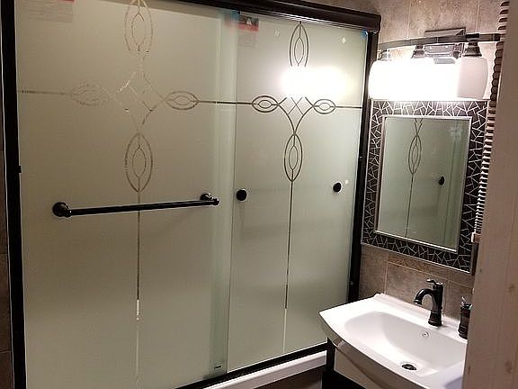 Glass shower door 