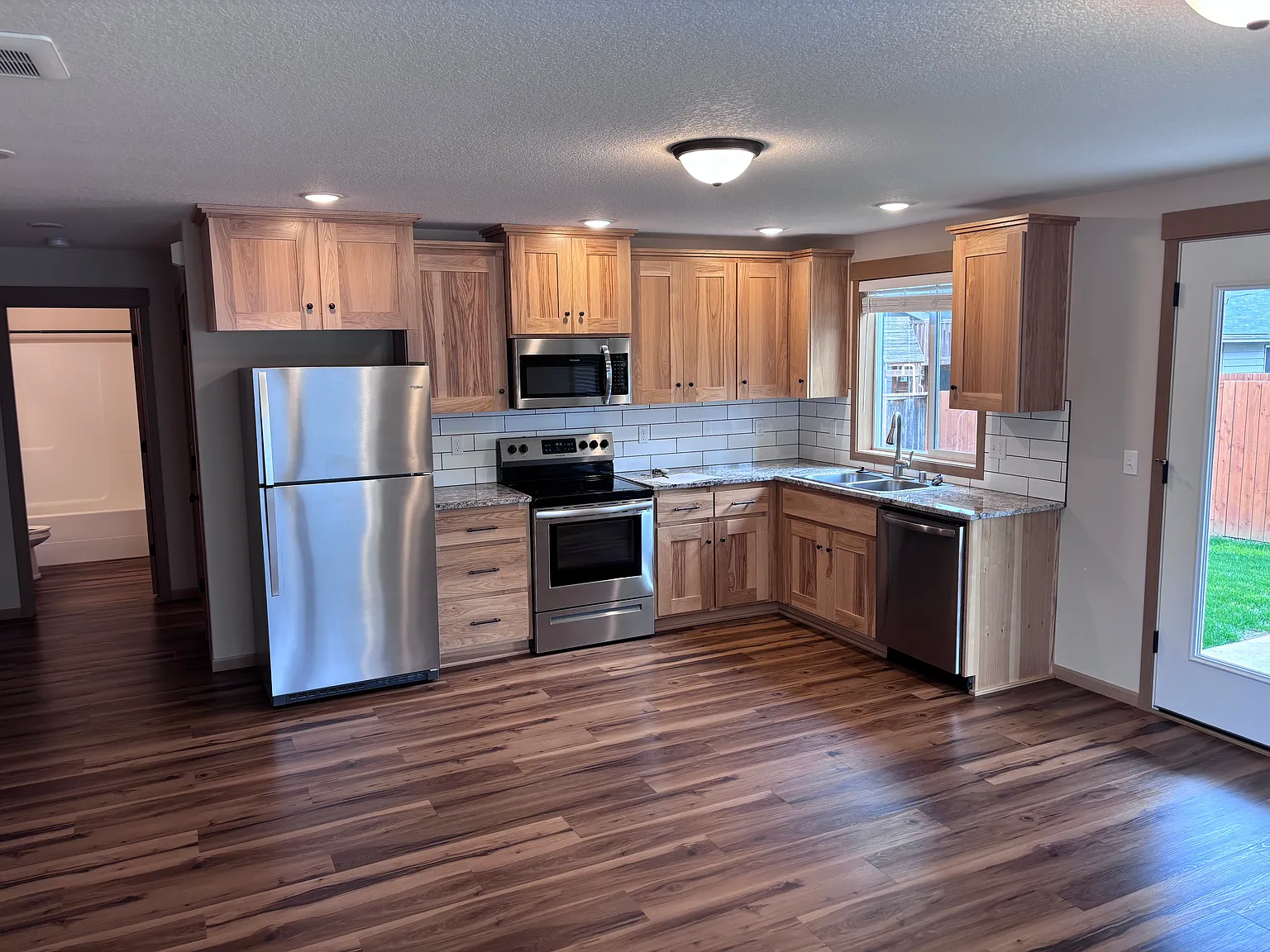 2 bed, 800 sqft, $1,990 — Photo 3