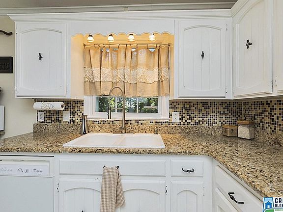4th image of 1406 Lantana Dr
