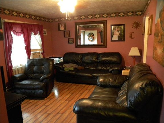 3rd image of 528 Tupelo Ct
