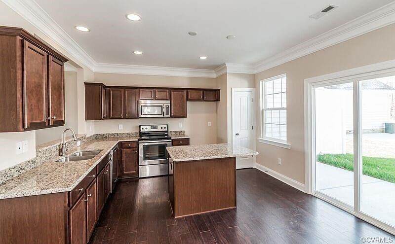 2nd image of 6121 Bowline Ln
