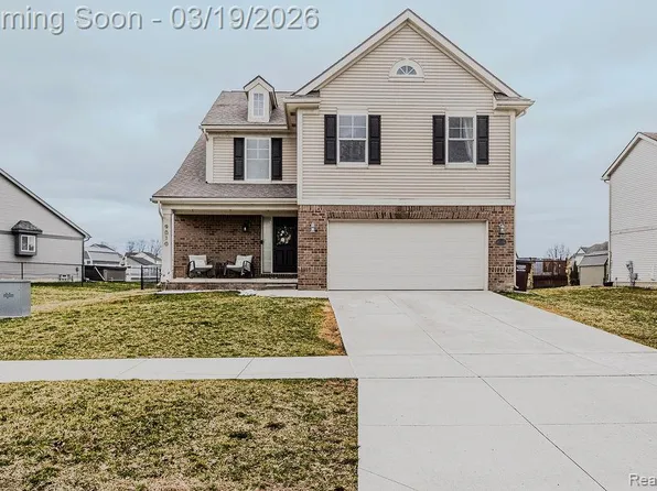 9010 Birch Pointe Dr, Newport, MI 48166