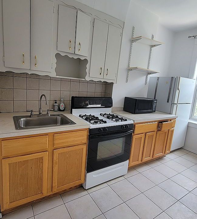1st image of 25-39 36th St #2B