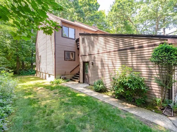 121 Wynwood Drive, Enfield, CT 06082