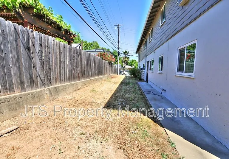 4439 V St #5 — Photo 10
