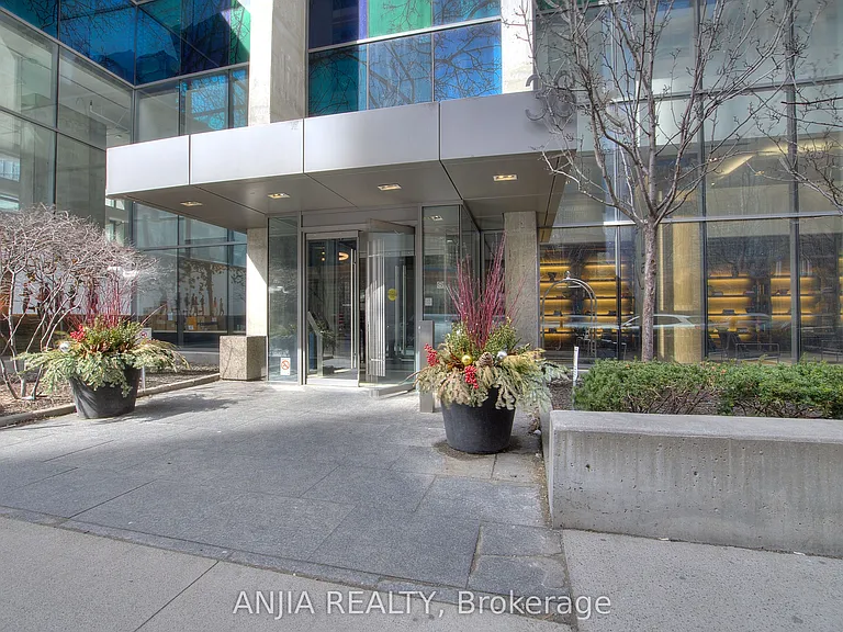 38 Grenville St #3104 — Photo 14