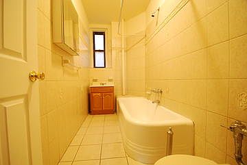 4th image of 3657 Broadway APT 7H