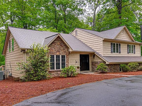 3rd image of 91 Beechwood Dr