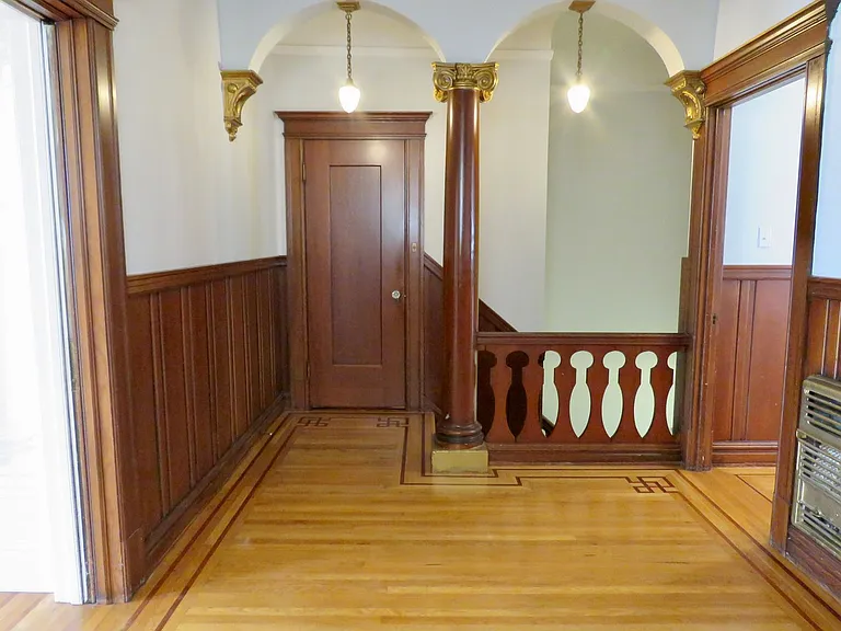 819 Ashbury St — Photo 6