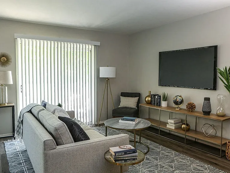 Arlington Club Apartments — Photo 20
