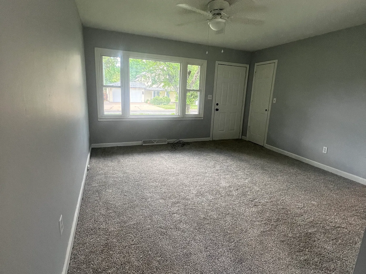 3 bed, 864 sqft, $1,500 — Photo 2