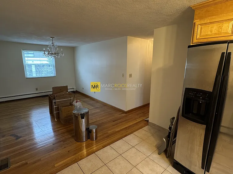 91-93 N Irving Park #1 — Photo 12