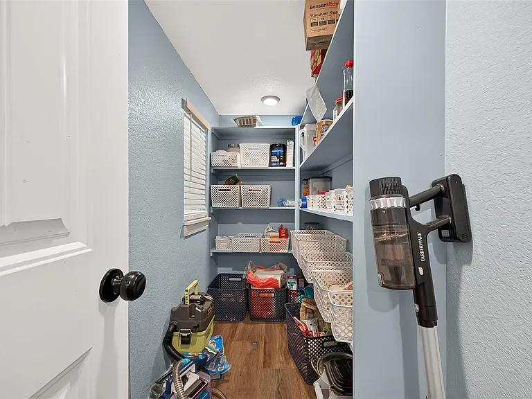 1005 Avenue D — Photo 26