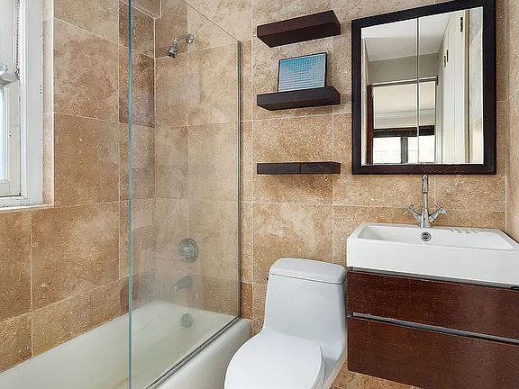 4th image of 132 E 35th St APT 14A