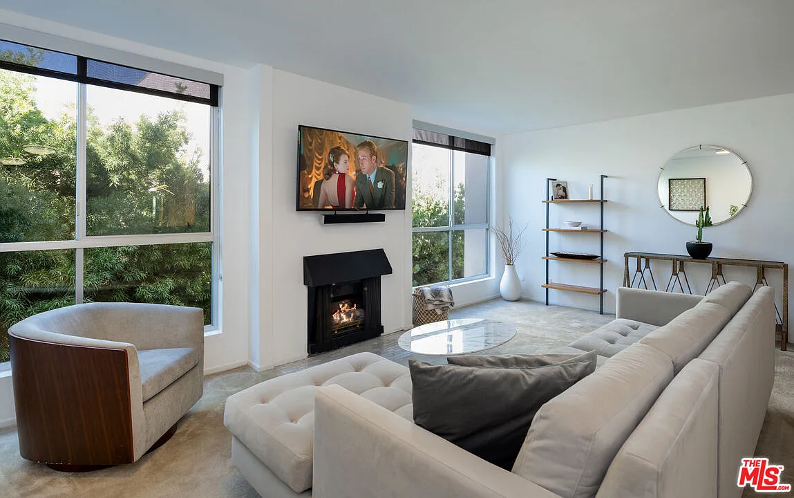 1 bed, 1.0 bath, 912 sqft, $3,750 — Photo 1