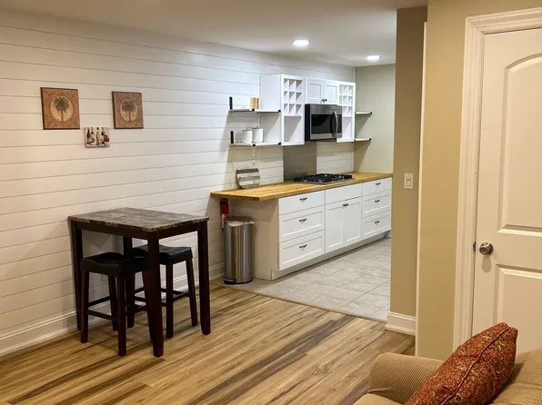 (undisclosed Address), Miller Place, NY 11764