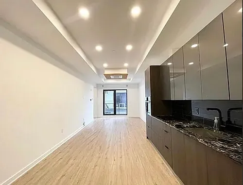 1306 N Front St Photo 1