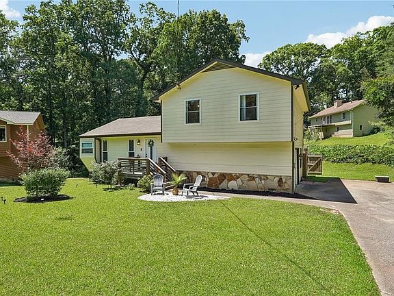 2nd image of 3211 Oakbrook Ln