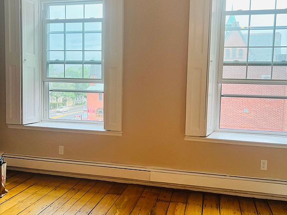 4th image of 300 Essex St APT 9