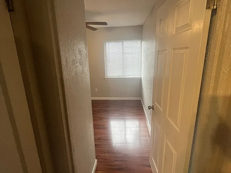 518 Hillsboro Ave — Photo 22