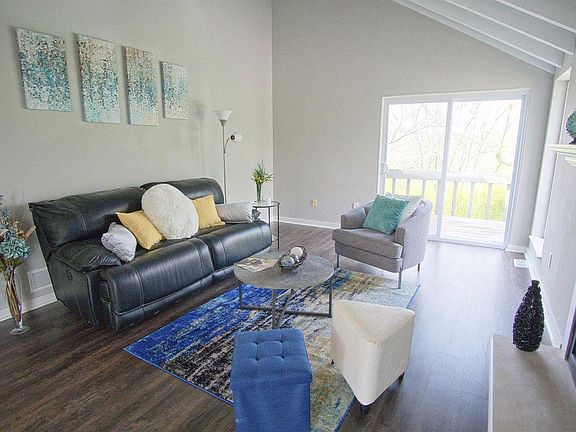 5th image of 32 Twin Lakes Dr